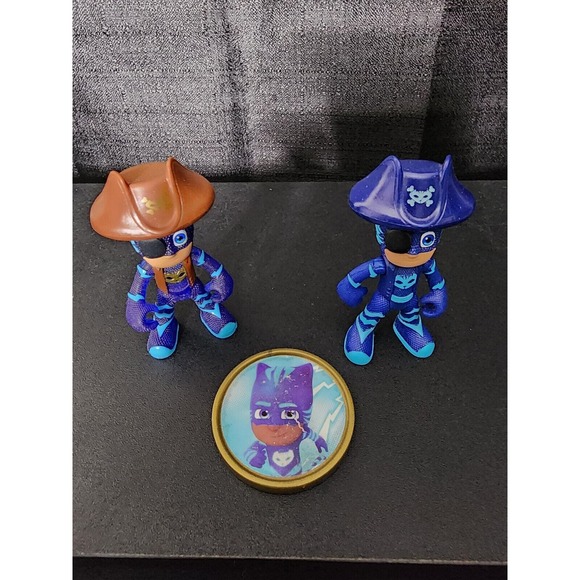PJ Masks CATBOY PIRATE POWER Figure 3-1/2" Tall Frogbox Set Of 2 With Coin Medal - Picture 5 of 6